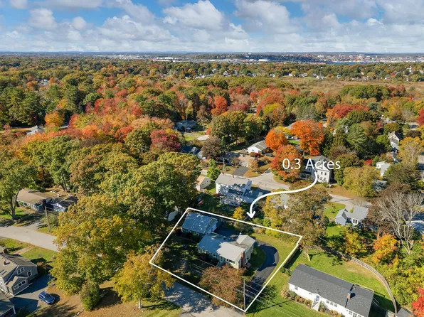 13 Thrasher Road, Cape Elizabeth, ME 04107