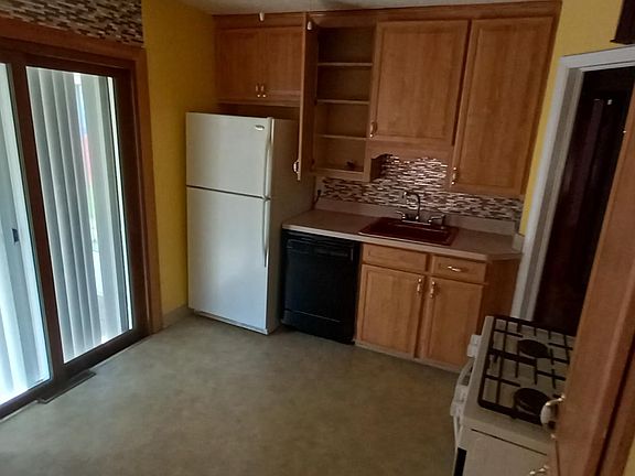 3rd image of 16301 Throckley Ave