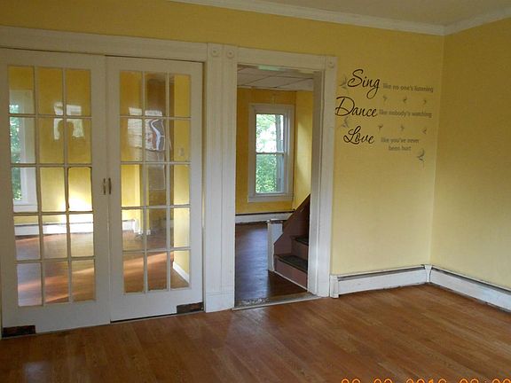3rd image of 22 William St