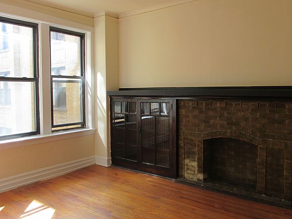 3rd image of 1026 E Hyde Park Blvd APT 2N