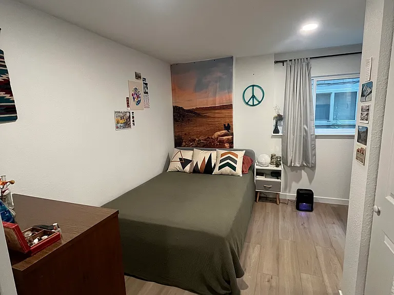 Bedroom - fits queen bed