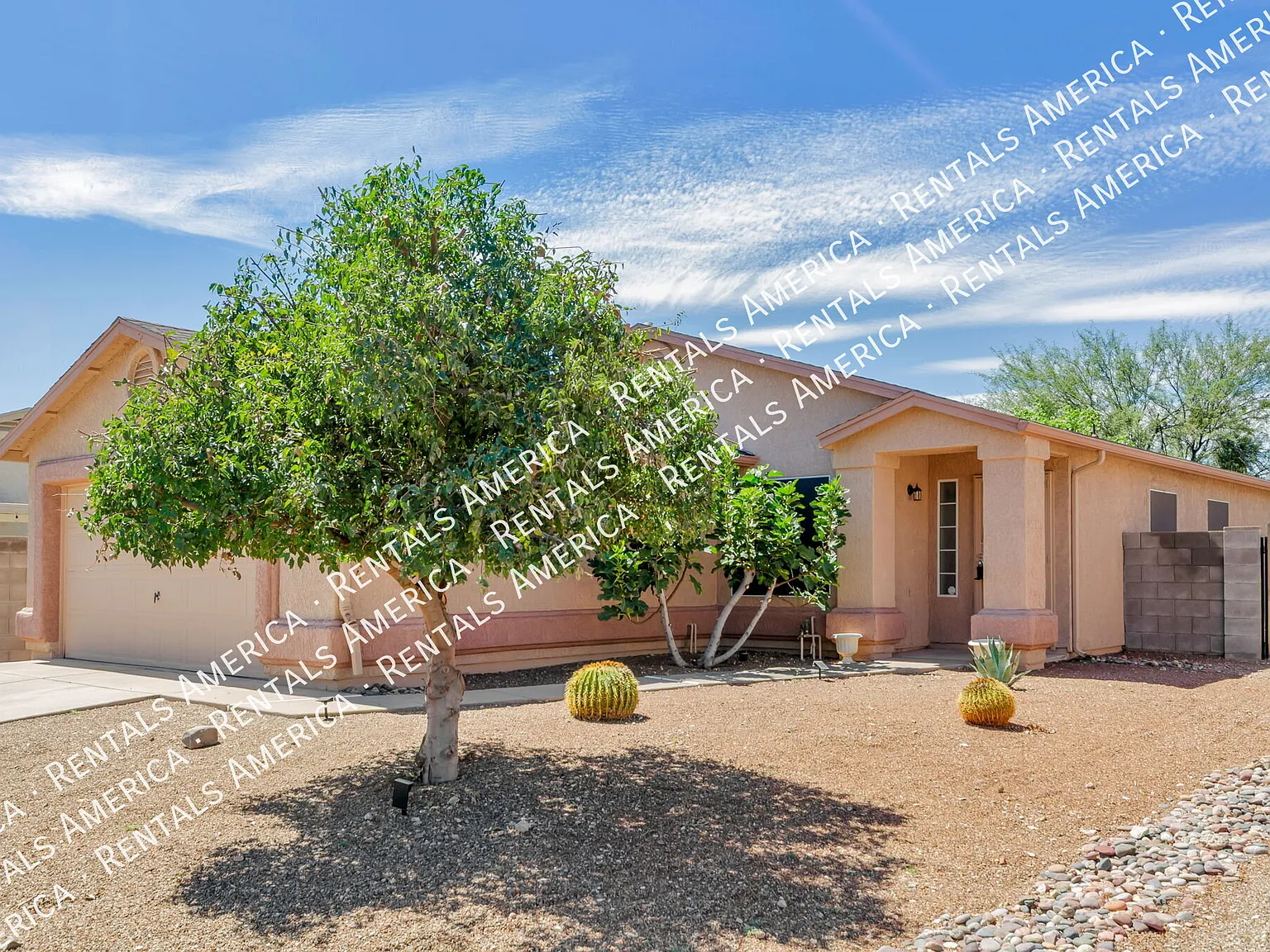 Hurry! Cute, clean 3 bedroom/2 bath! — Photo 1