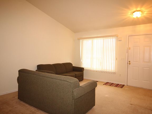 4th image of 22115 Glenwood St #3