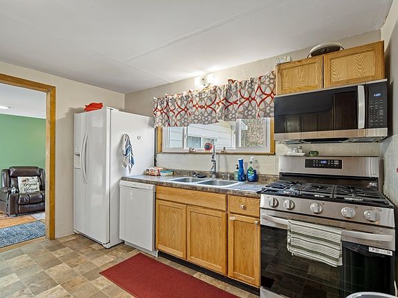 3rd image of 405 Raymond St