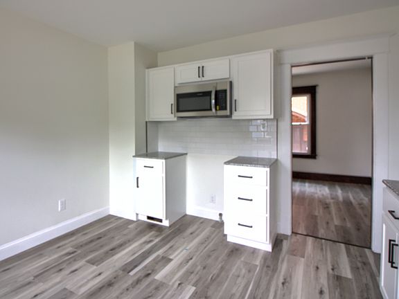 2nd image of 17 Olcott Pl APT 1