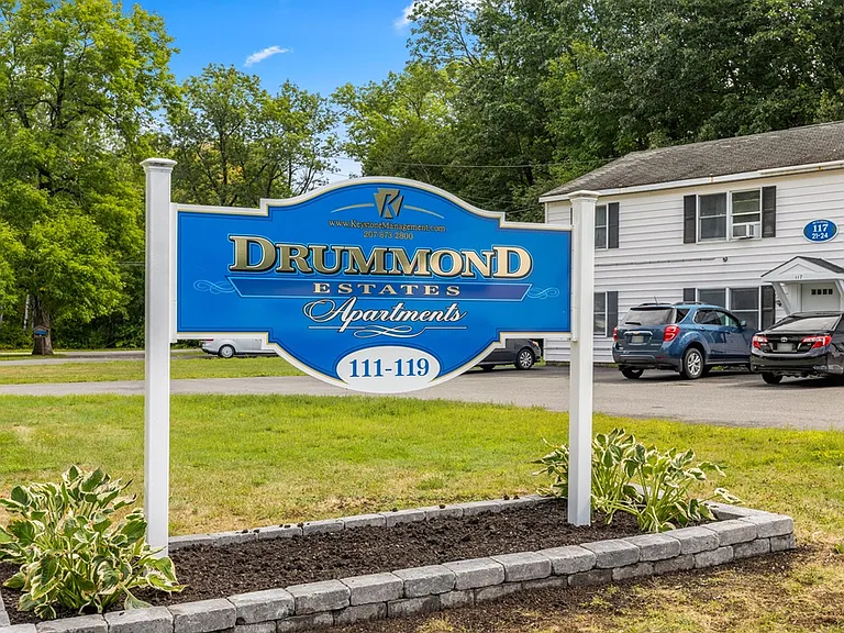 Drummond Estates Apartments — Photo 17