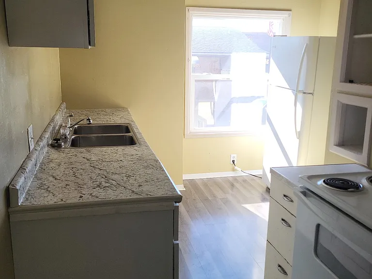 402 N Main St #1 — Photo 5
