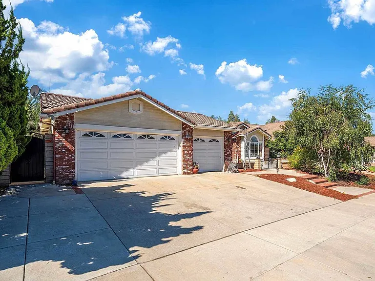 688 Black Oak Cir — Photo 35