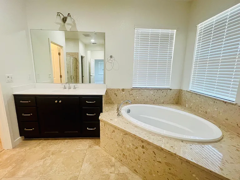 304 E Angelina Ave — Photo 27