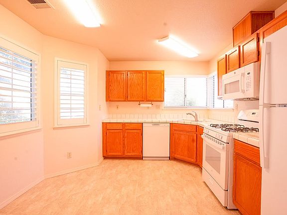 5th image of 742 Deerfield Dr