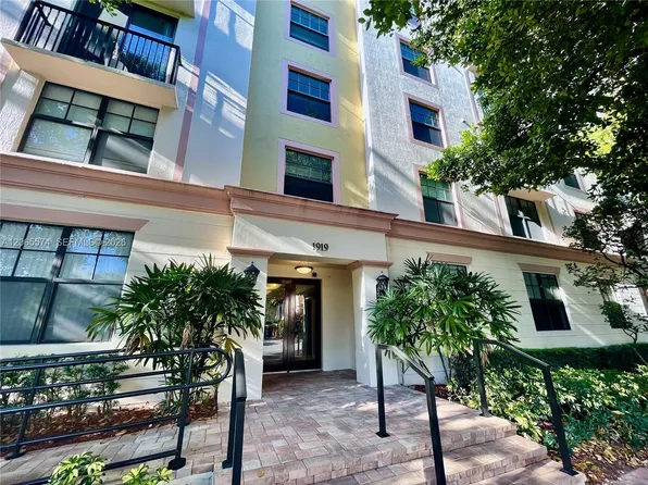 1919 Van Buren St, Hollywood, FL