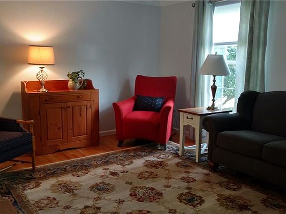 4th image of 14 Blue Spruce Ln