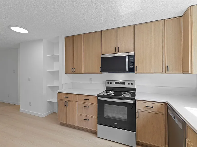 Newly Remodeled Kennedy Park Apartments! $$ ONE MONTH FREE — Photo 13