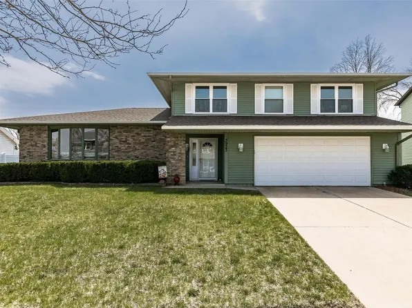 3923 Roxbury Dr NW, Cedar Rapids, IA 52405