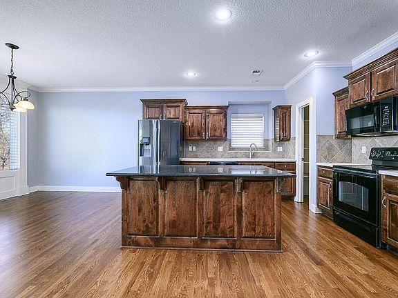 4th image of 5418 N 102nd St