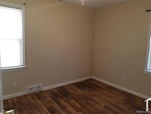 3rd image of 8418 Fenton St
