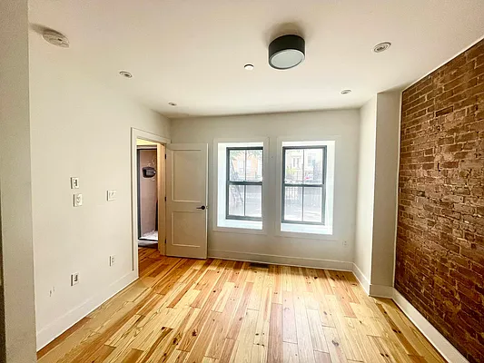 Rented by A P Realty Group NY LTD | media 21