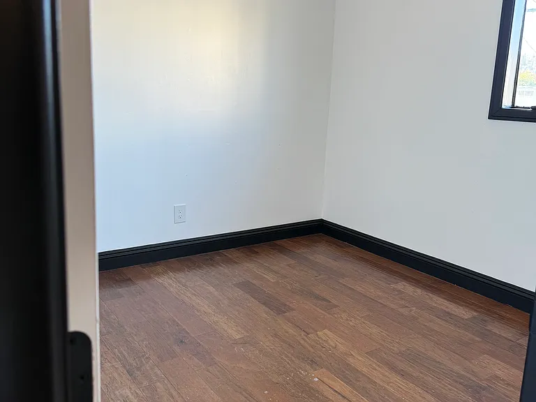 NO mess flooring with hardwood throughout!