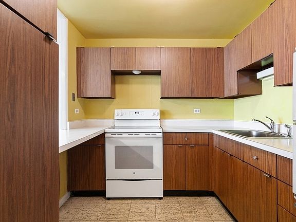 5th image of 1560 N Sandburg Ter APT 3003