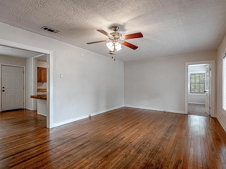 2538 Sycamore Ave — Photo 6