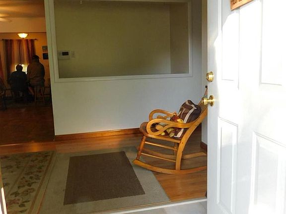 4th image of 40 Mary Jane Ln