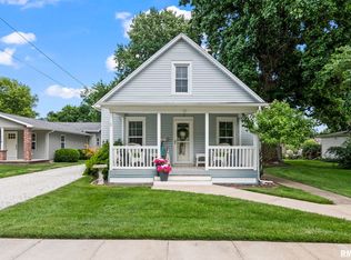 112 N Emmett St, Virden, IL 62690