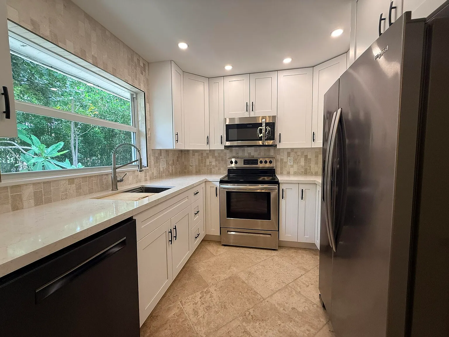 3 bed, 2.0 bath, 1335 sqft, $3,000 — Photo 4