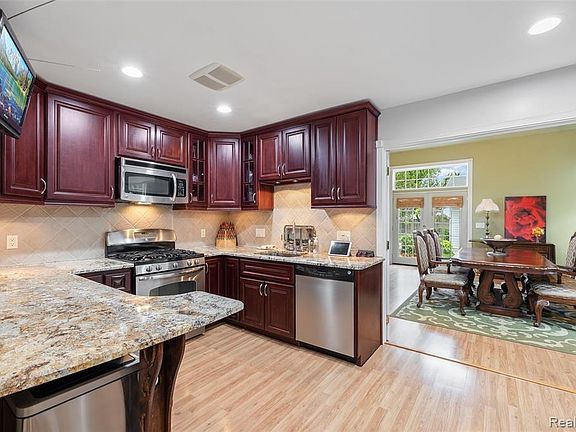 4th image of 1339 Kenilworth Pl