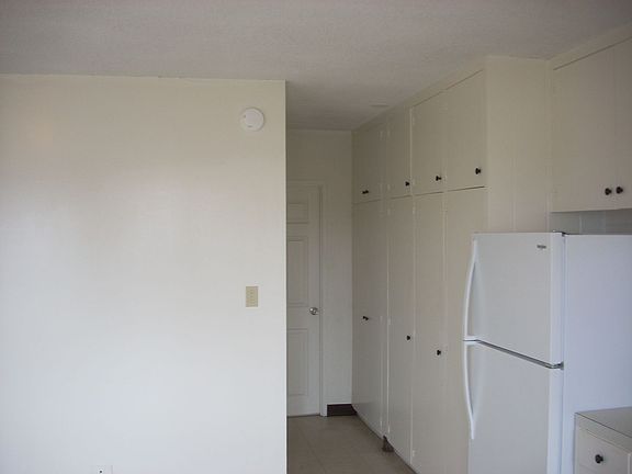 4th image of 1995 Pauoa Rd APT K