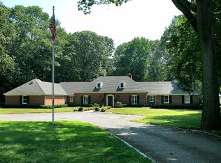 23 Pink Woods Ln, Old Brookville, NY 11545