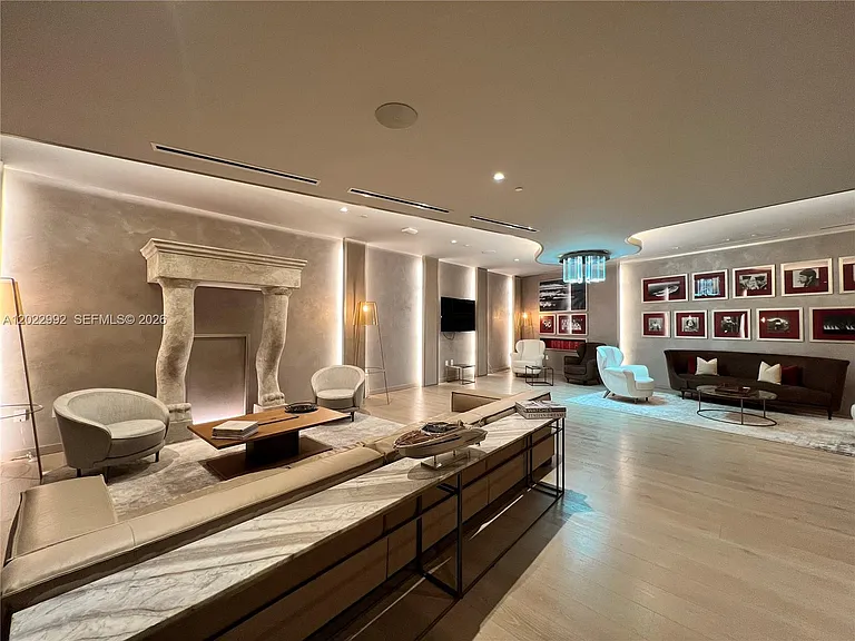 1000 Brickell Plz — Photo 11