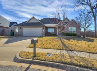732 W 40th Pl, Sand Springs, OK 74063