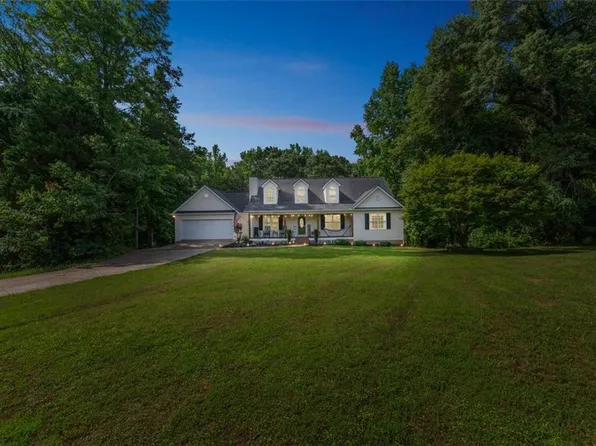 260 Brannon Dr, Hoschton, GA 30548