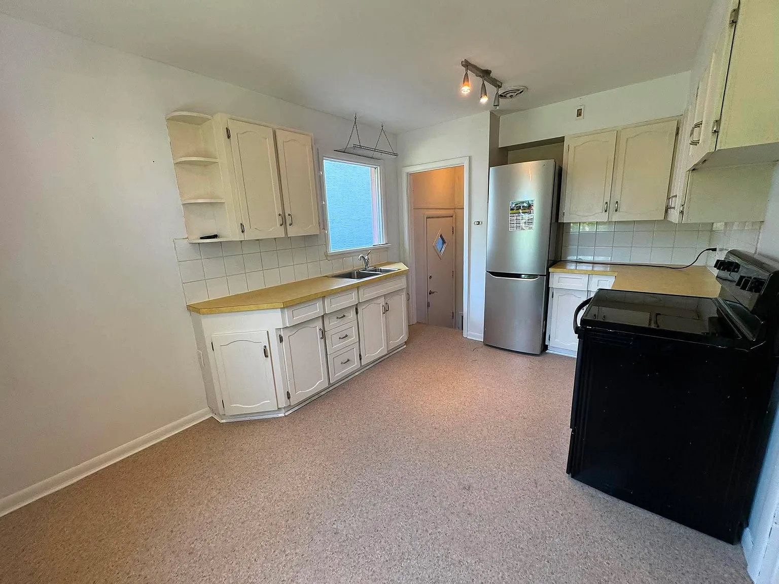 321 Lockwood St — Photo 4