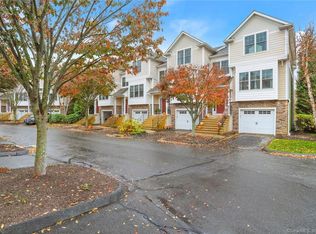 804 Woodland Hills Dr #804, Trumbull, CT 06611