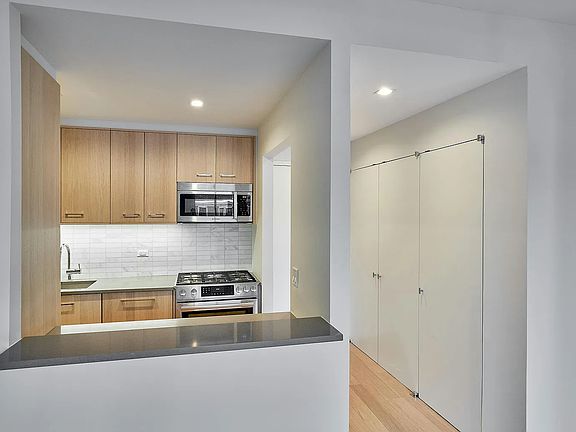 5th image of Columbus Cir #N5a