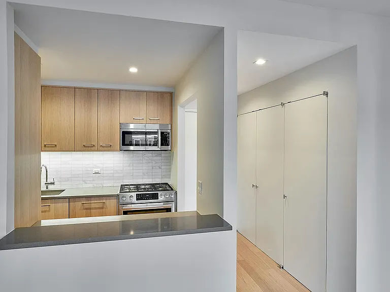 Columbus Cir #N5A — Photo 5