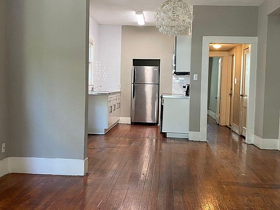 3rd image of 415 E Locust St APT 1