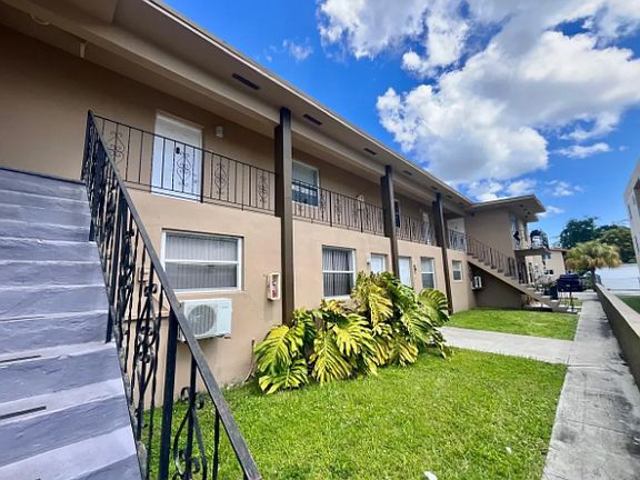 4th image of 225 SW 18th Ave #2-5