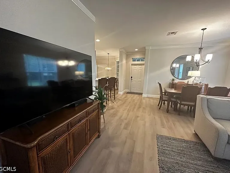 8837 E Bay Cir — Photo 4