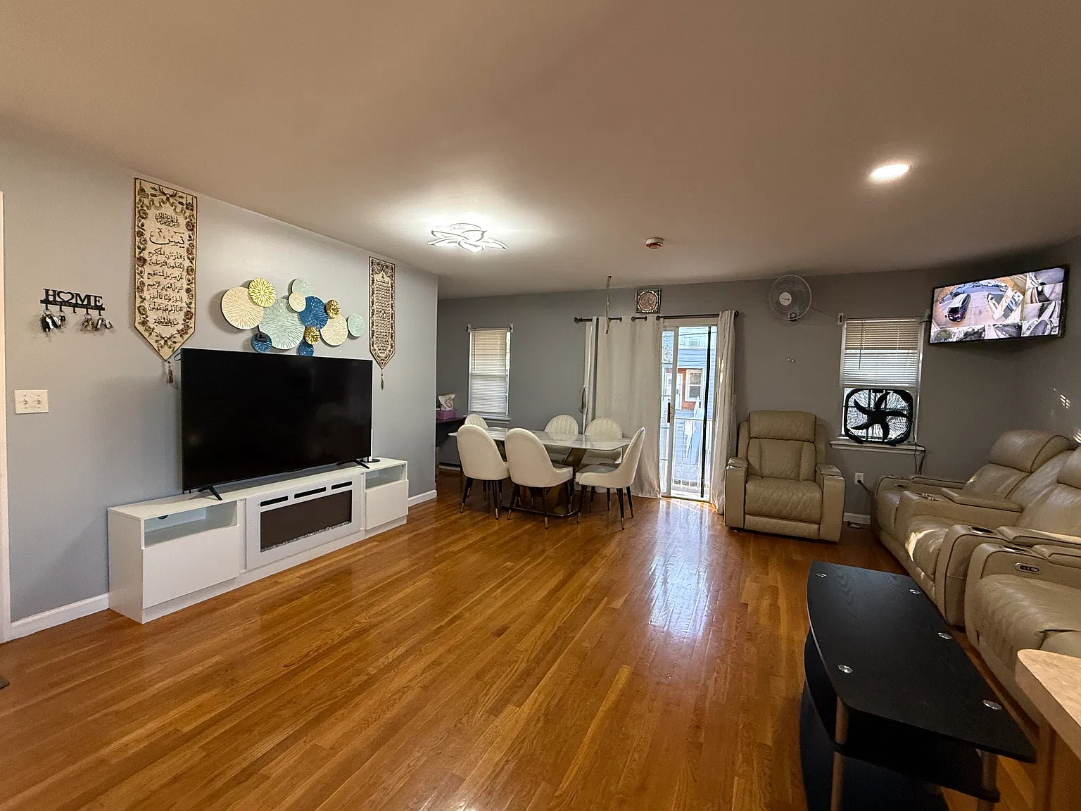 3 bed, 1400 sqft, $3,000 — Photo 2