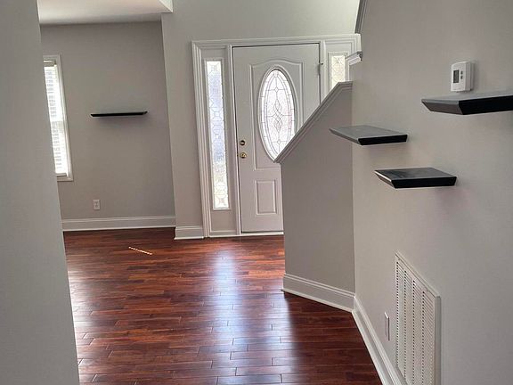 4th image of 106 Sandy Creek Ct