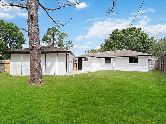 4th image of 4911 Macridge Boulevard