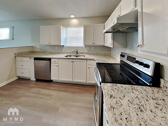 3rd image of 4828 Royal Run Dr