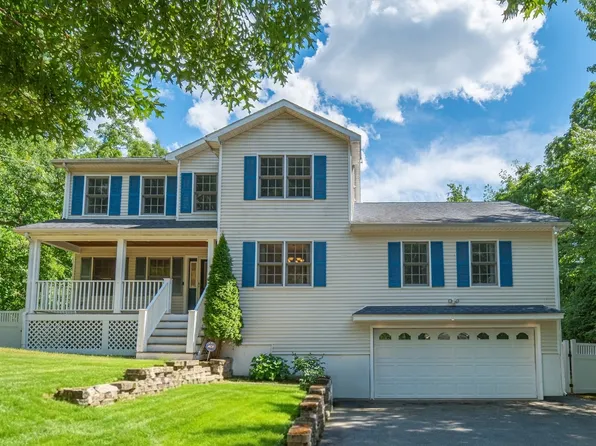 35 Brentwood Rd, Woburn, MA 01801