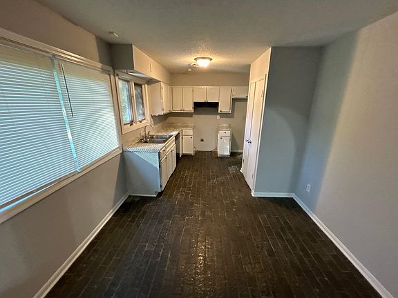 3rd image of 4035 Pippin St