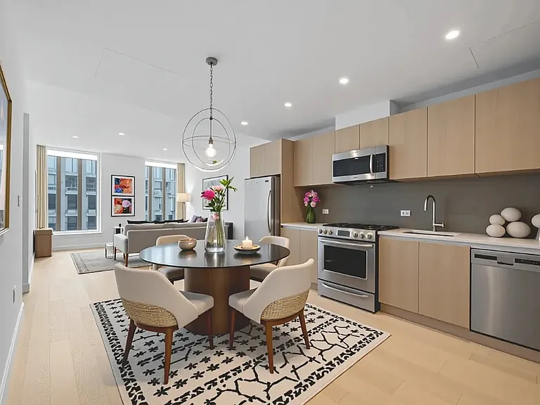 225 W 28th St #4E — Photo 3