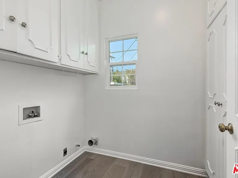 212 N Palm Dr — Photo 6