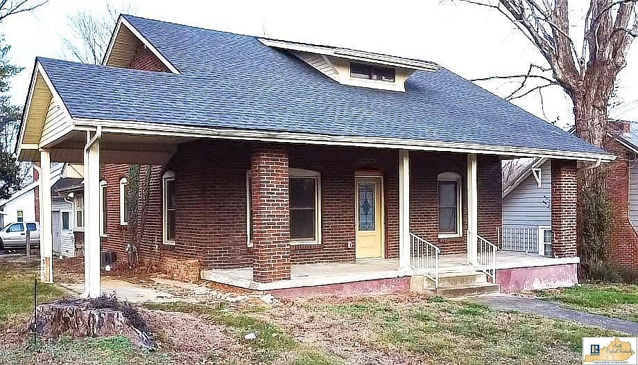 1st image of 301 E Washington St