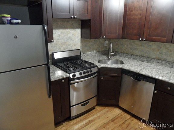 3rd image of 11 Maiden Ln APT 8A